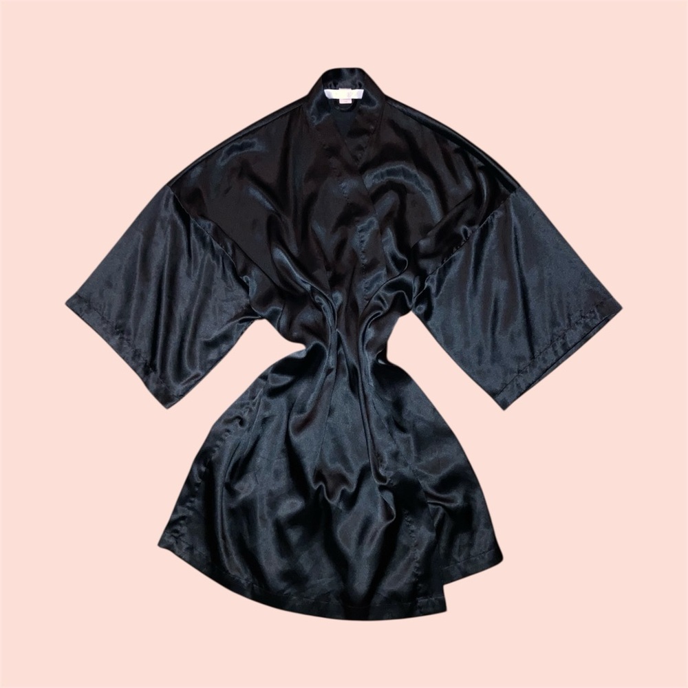 2006 Black Robe